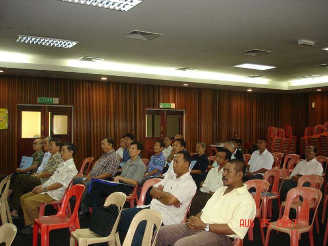 Sebahagian peserta seminar kepimpinan organisasi pada 25 Ogos 2007.